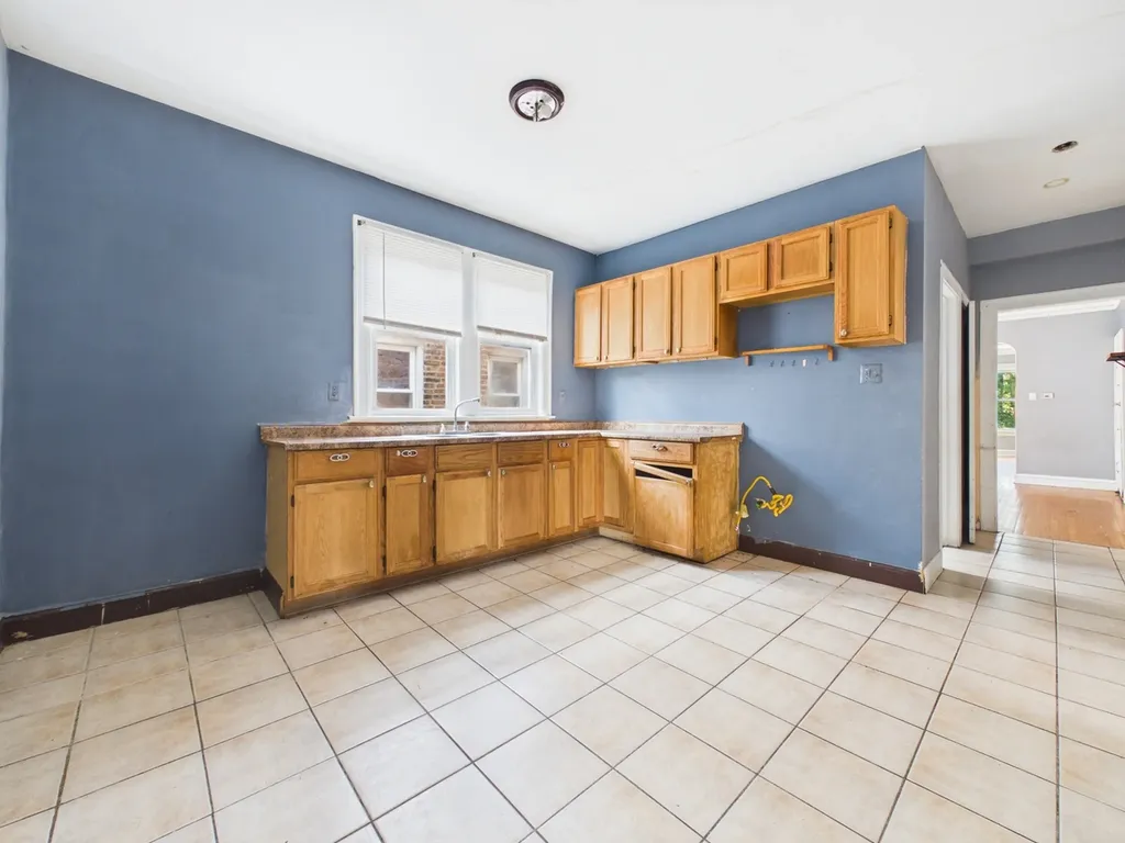 6123 South Troy Street Chicago IL 60629