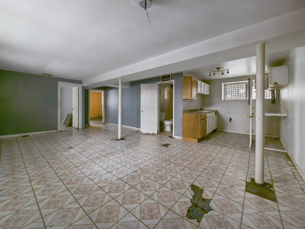 6123 South Troy Street Chicago IL 60629