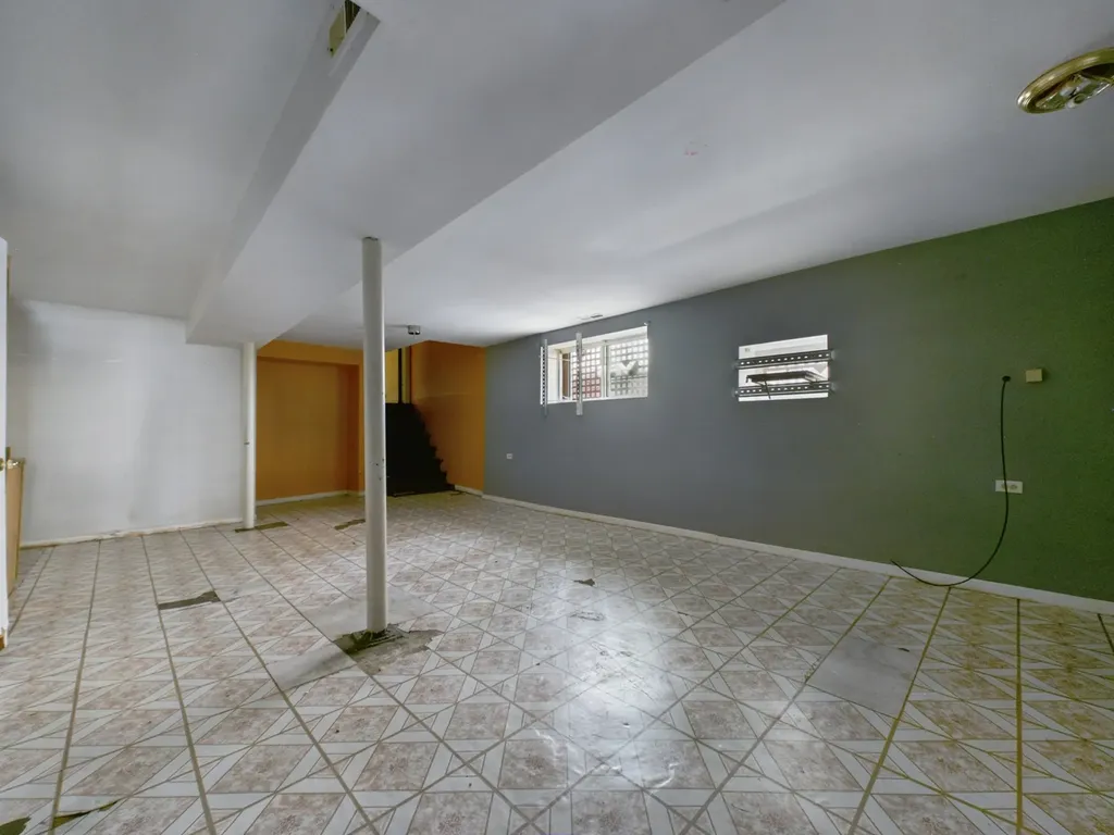 6123 South Troy Street Chicago IL 60629