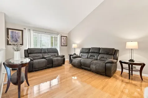 629 Poplar Avenue Romeoville IL 60446