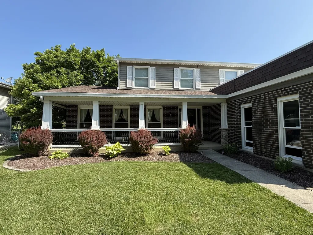 1550 West Goldengate Drive Addison IL 60101