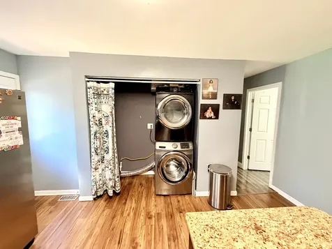 419 Singapore Lane Carpentersville IL 60110