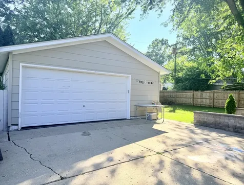419 Singapore Lane Carpentersville IL 60110