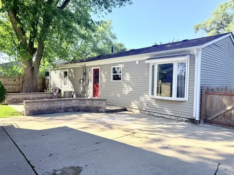 419 Singapore Lane Carpentersville IL 60110