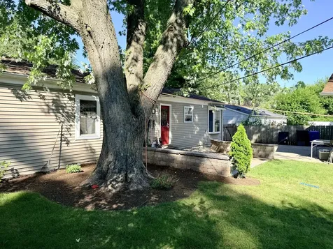 419 Singapore Lane Carpentersville IL 60110