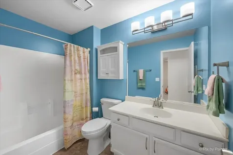 453 Village Creek Drive Lake In The Hills IL 60156