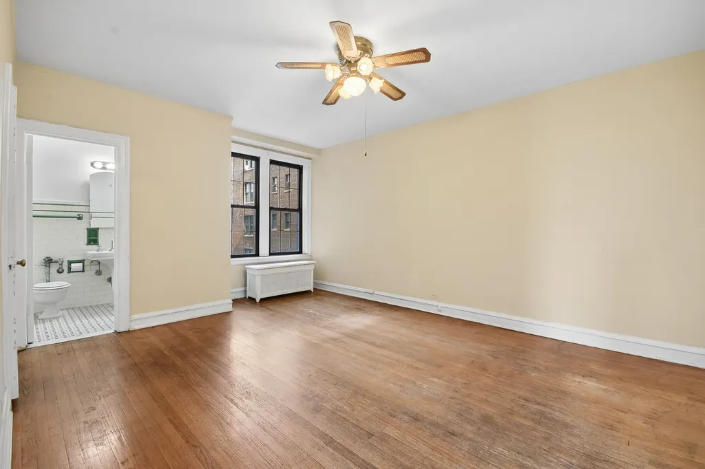 6935 South Crandon Avenue Chicago IL 60649