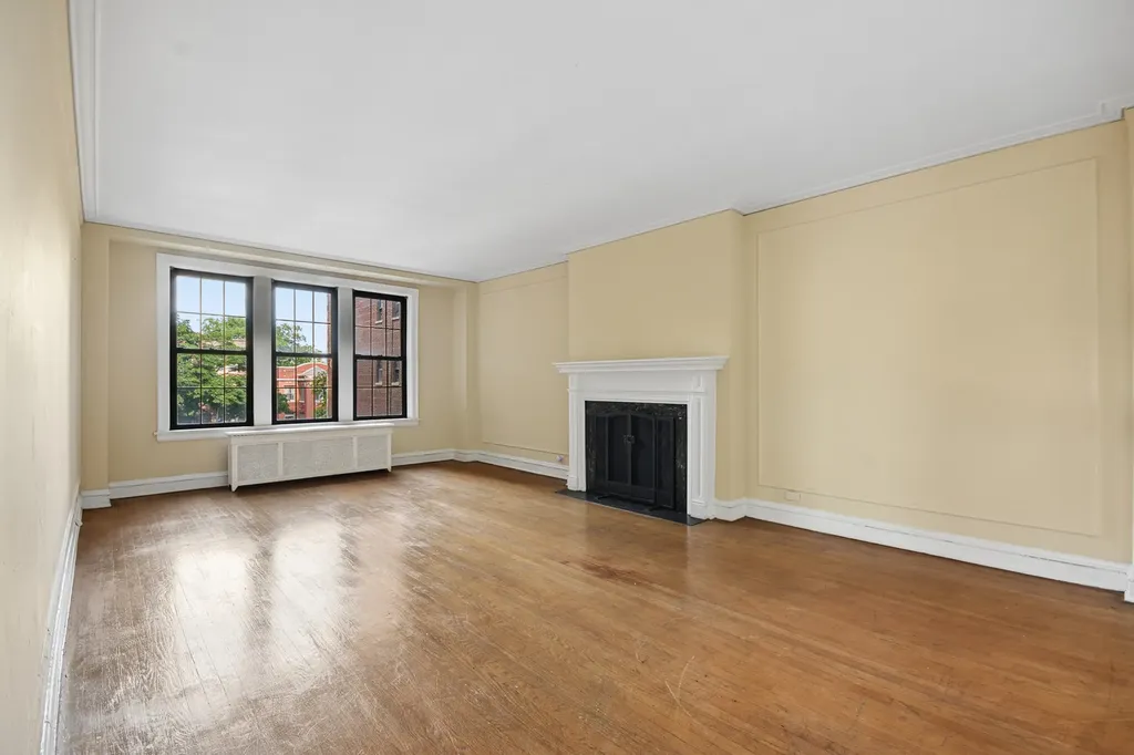 6935 South Crandon Avenue Chicago IL 60649