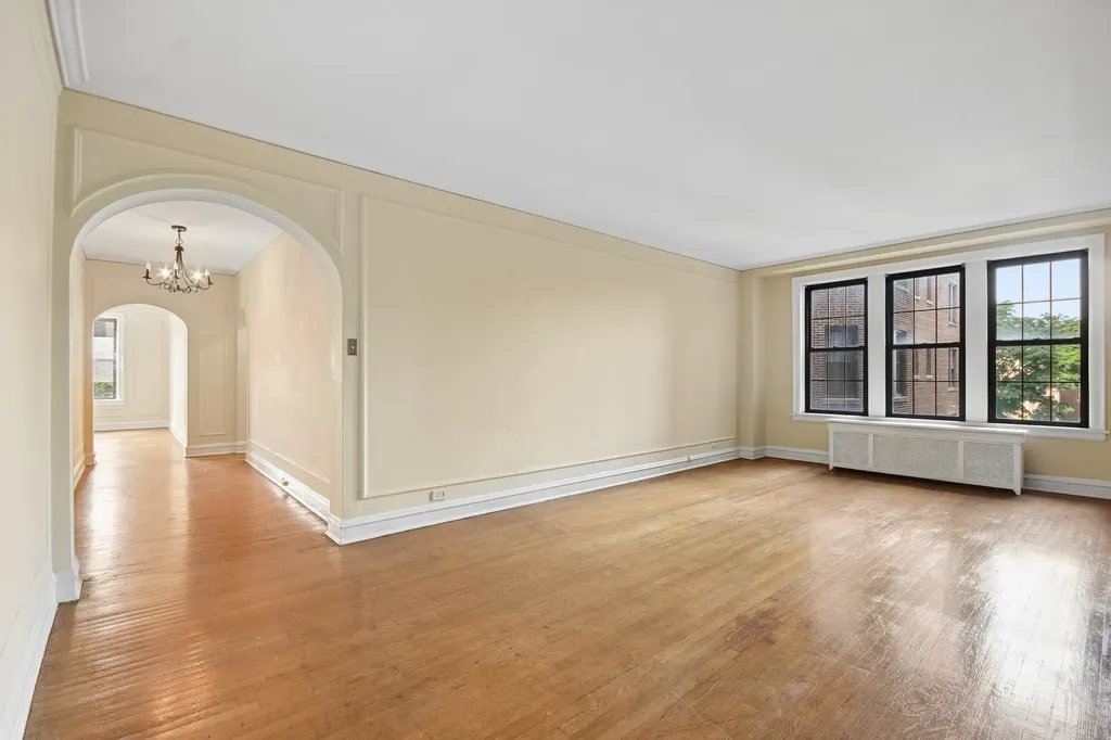 6935 South Crandon Avenue Chicago IL 60649