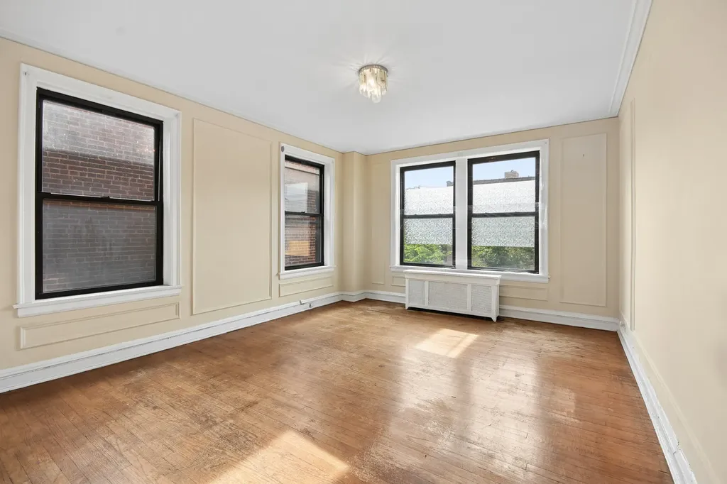 6935 South Crandon Avenue Chicago IL 60649