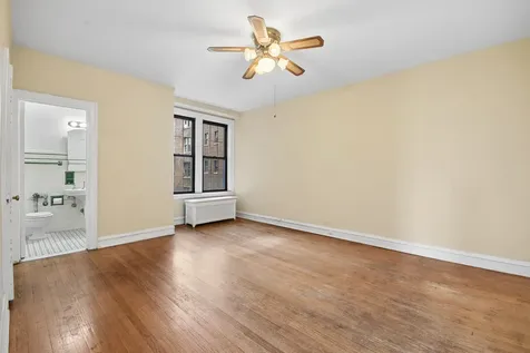 6935 South Crandon Avenue Chicago IL 60649