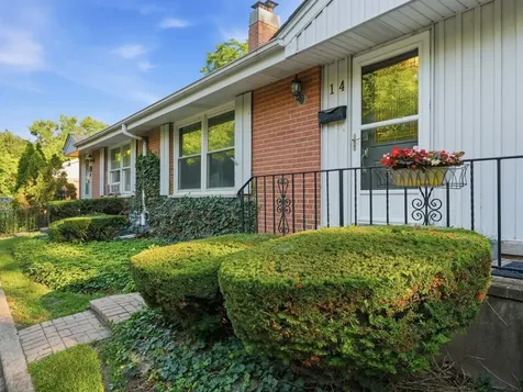 14 Robin Hood Lane Northfield IL 60093