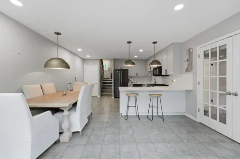 14 Robin Hood Lane Northfield IL 60093
