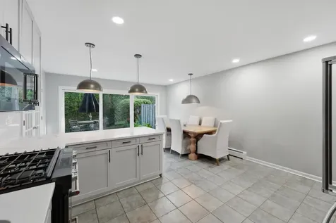 14 Robin Hood Lane Northfield IL 60093