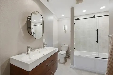 14 Robin Hood Lane Northfield IL 60093