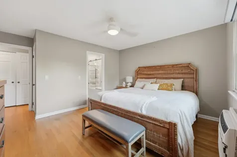 14 Robin Hood Lane Northfield IL 60093