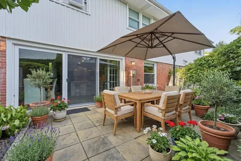 14 Robin Hood Lane Northfield IL 60093