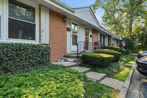 14 Robin Hood Lane Northfield IL 60093