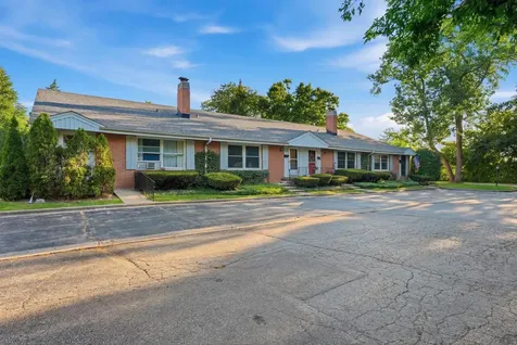 14 Robin Hood Lane Northfield IL 60093