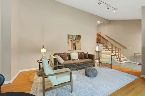 14 Robin Hood Lane Northfield IL 60093