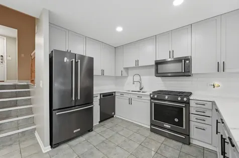 14 Robin Hood Lane Northfield IL 60093