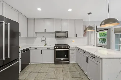 14 Robin Hood Lane Northfield IL 60093