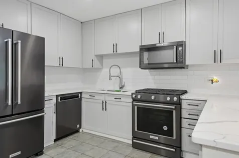 14 Robin Hood Lane Northfield IL 60093