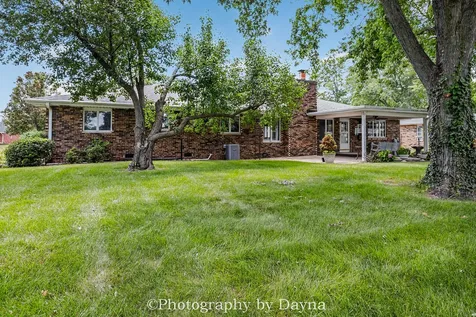 655 West End Drive Manteno IL 60950