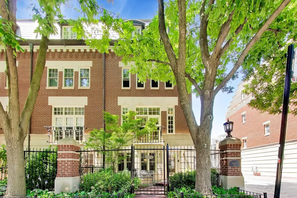 2648 North Southport Avenue Chicago IL 60614