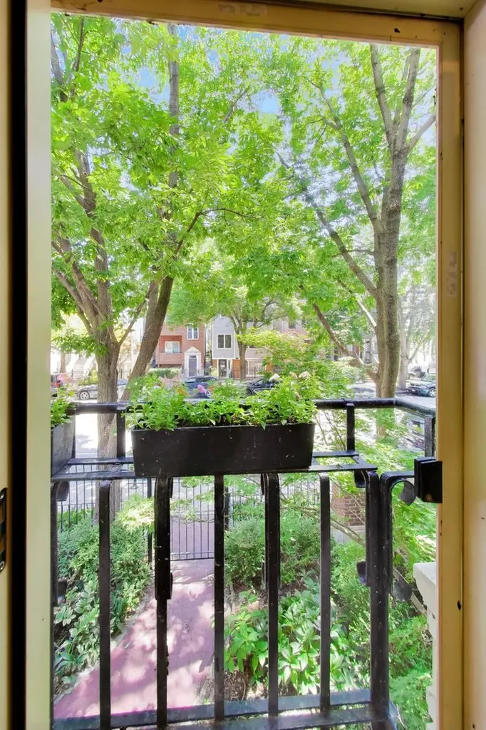 2648 North Southport Avenue Chicago IL 60614
