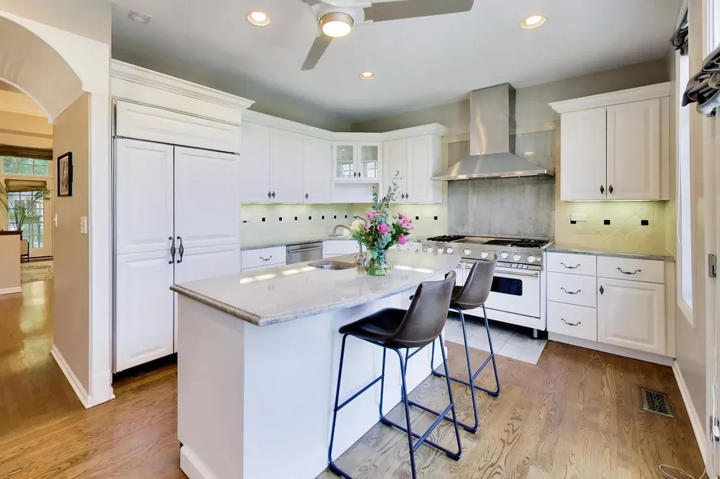 2648 North Southport Avenue Chicago IL 60614