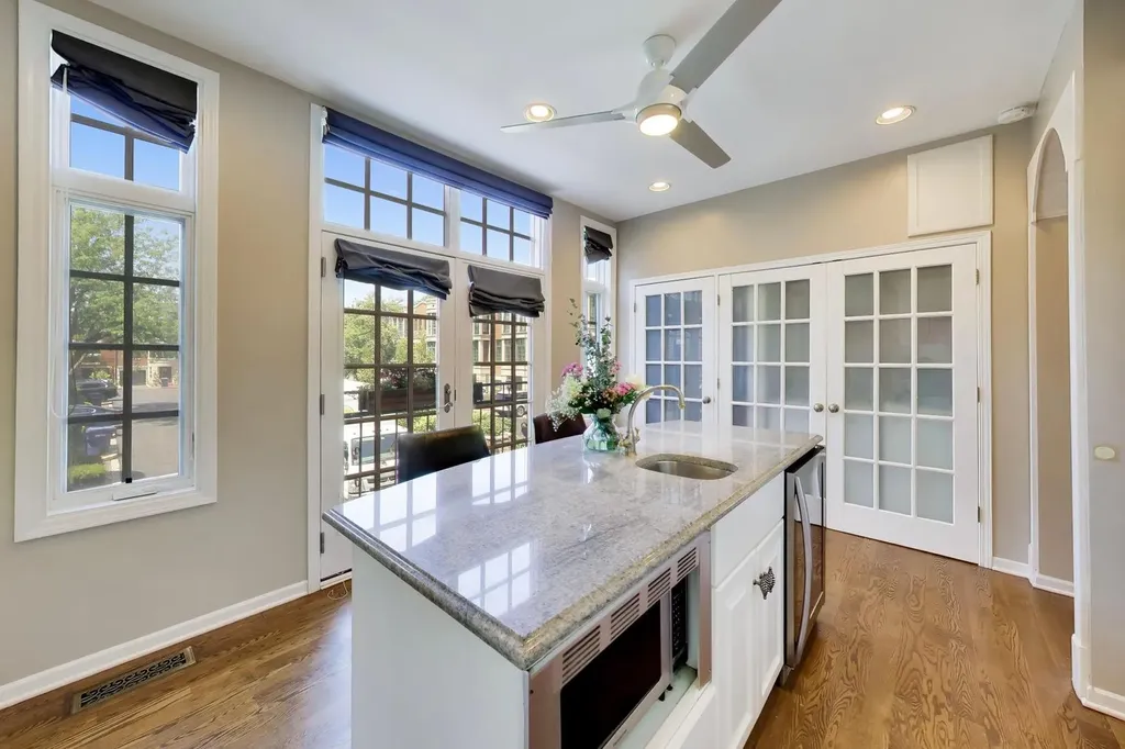 2648 North Southport Avenue Chicago IL 60614