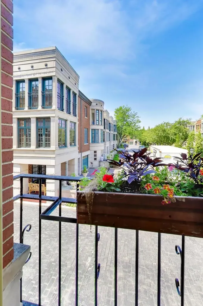 2648 North Southport Avenue Chicago IL 60614