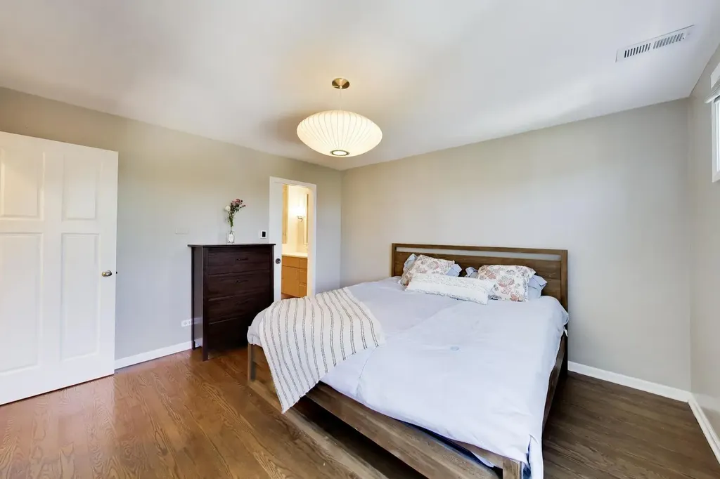 2648 North Southport Avenue Chicago IL 60614