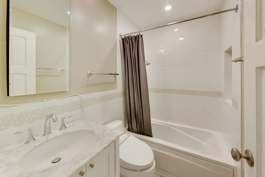 2648 North Southport Avenue Chicago IL 60614