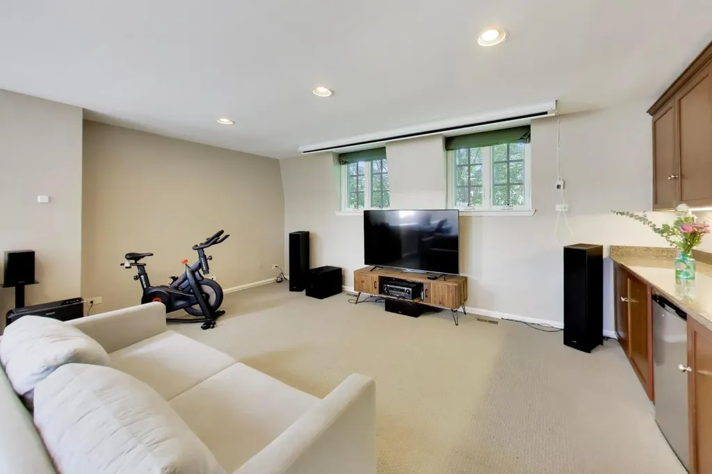 2648 North Southport Avenue Chicago IL 60614