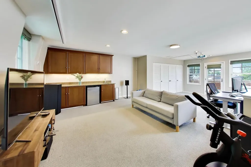 2648 North Southport Avenue Chicago IL 60614