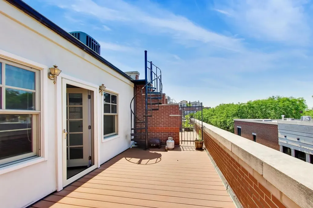2648 North Southport Avenue Chicago IL 60614