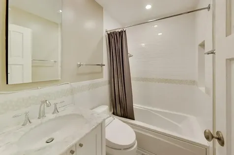2648 North Southport Avenue Chicago IL 60614