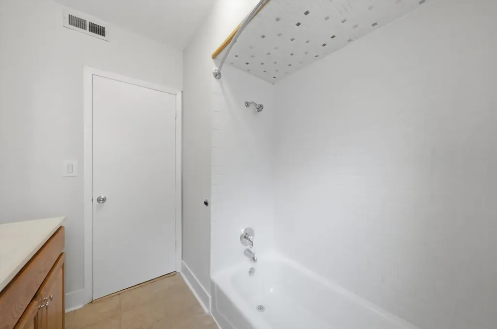 5706 North Maplewood Avenue Chicago IL 60659