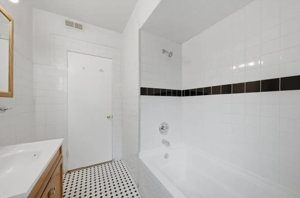 5706 North Maplewood Avenue Chicago IL 60659