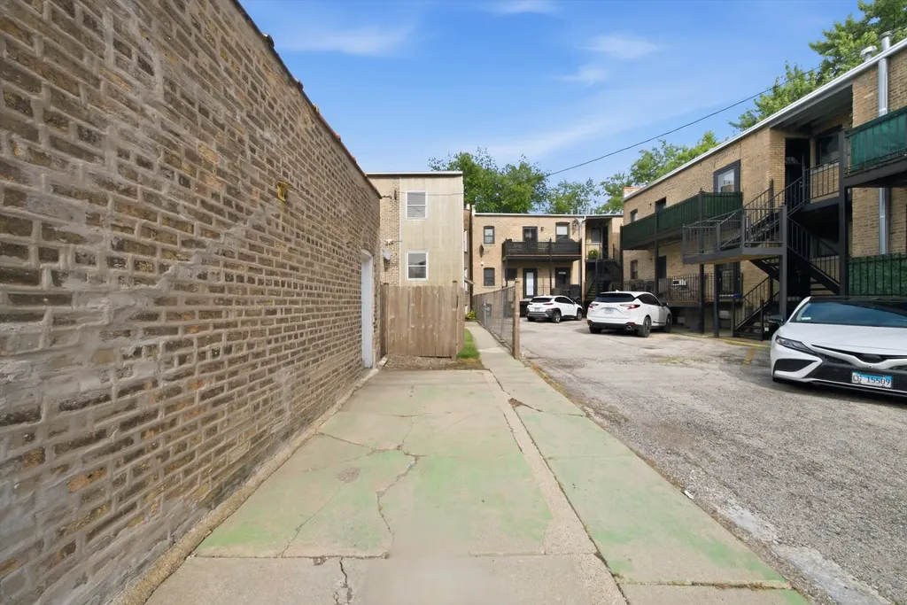 5706 North Maplewood Avenue Chicago IL 60659