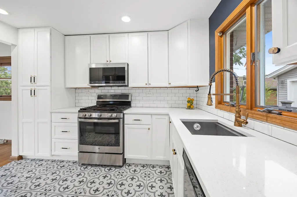 22 6TH Street Downers Grove IL 60515
