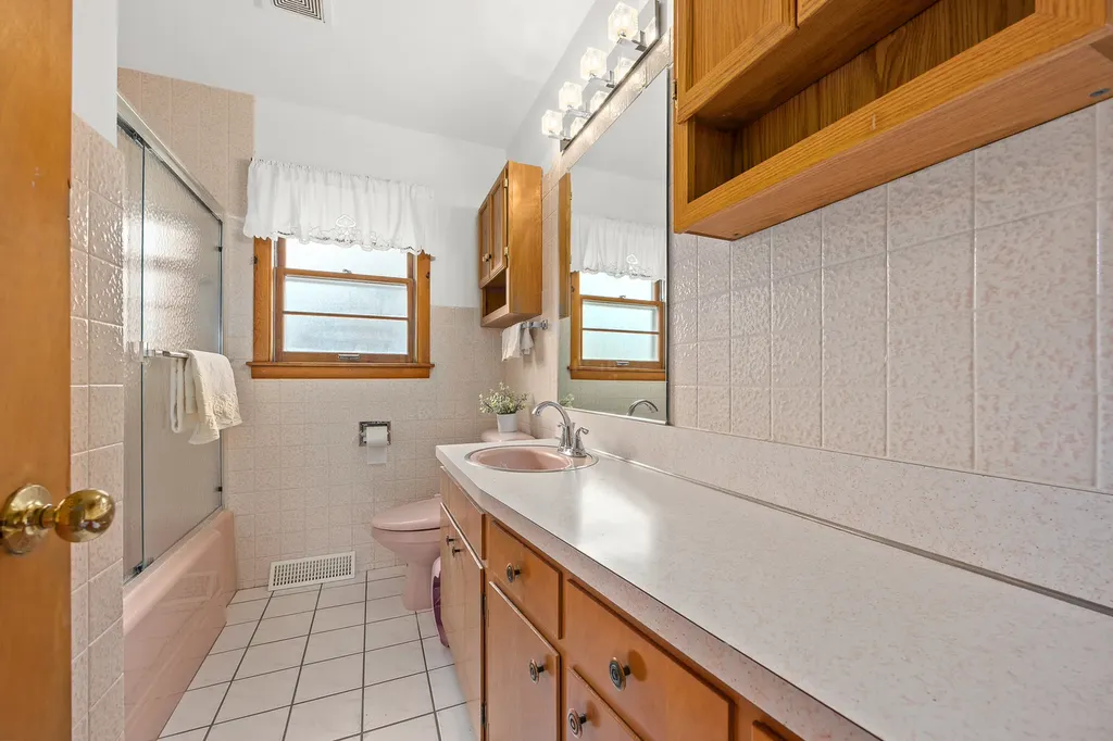 22 6TH Street Downers Grove IL 60515