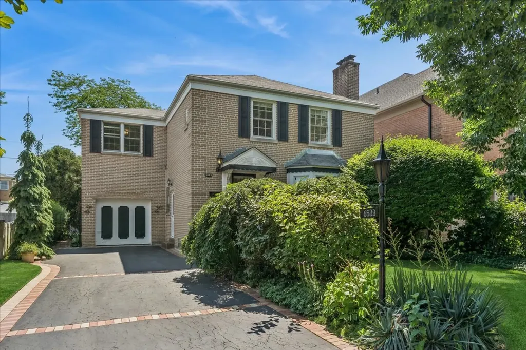 6533 North Christiana Avenue Lincolnwood IL 60712