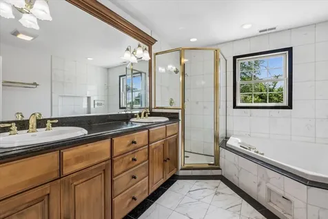 6533 North Christiana Avenue Lincolnwood IL 60712