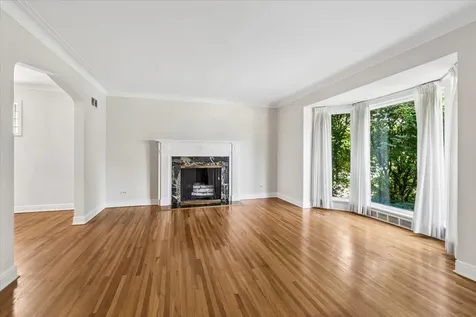 6533 North Christiana Avenue Lincolnwood IL 60712