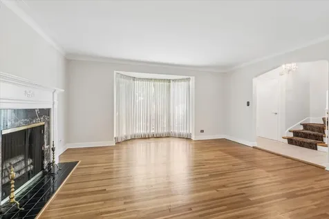 6533 North Christiana Avenue Lincolnwood IL 60712