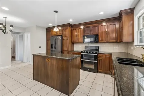 6533 North Christiana Avenue Lincolnwood IL 60712
