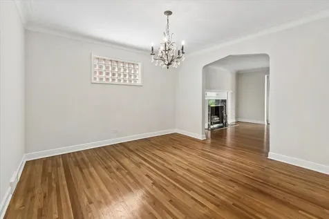 6533 North Christiana Avenue Lincolnwood IL 60712